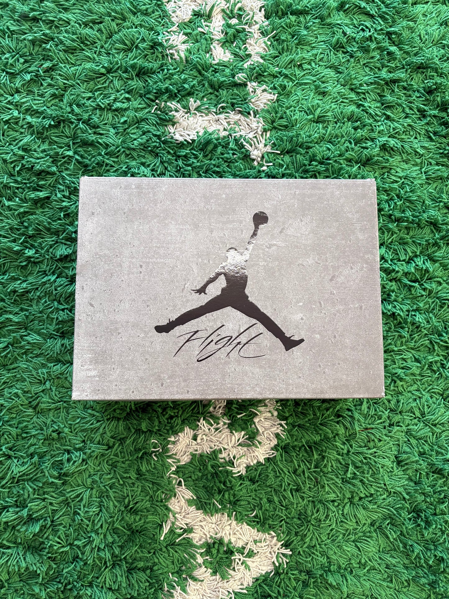 Jordan Retro 4 “Cave Stone”