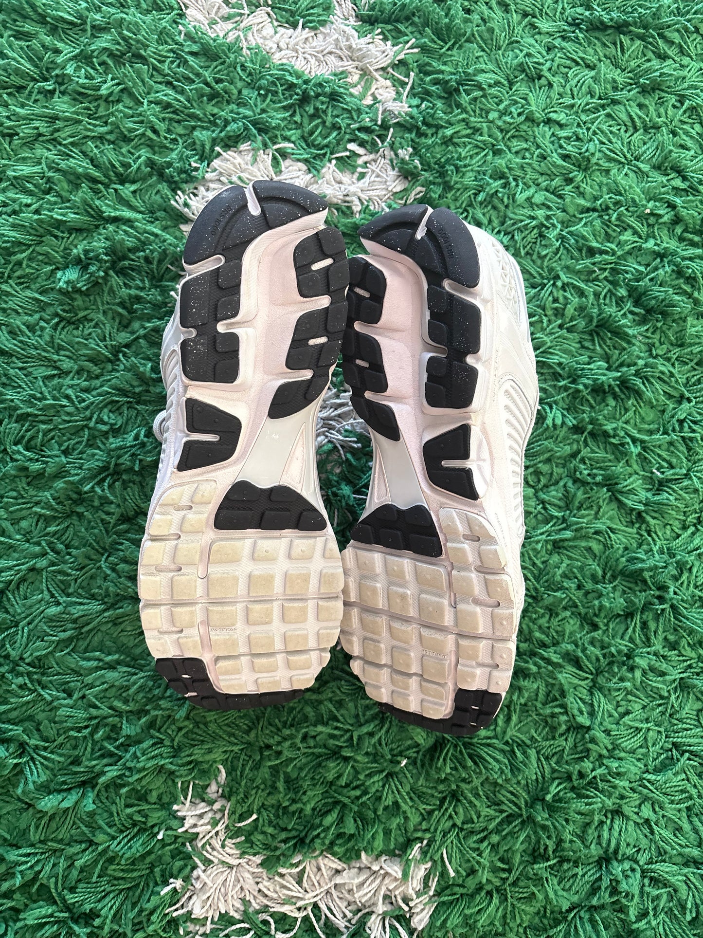 Nike Zoom Vomero “Vast Grey”