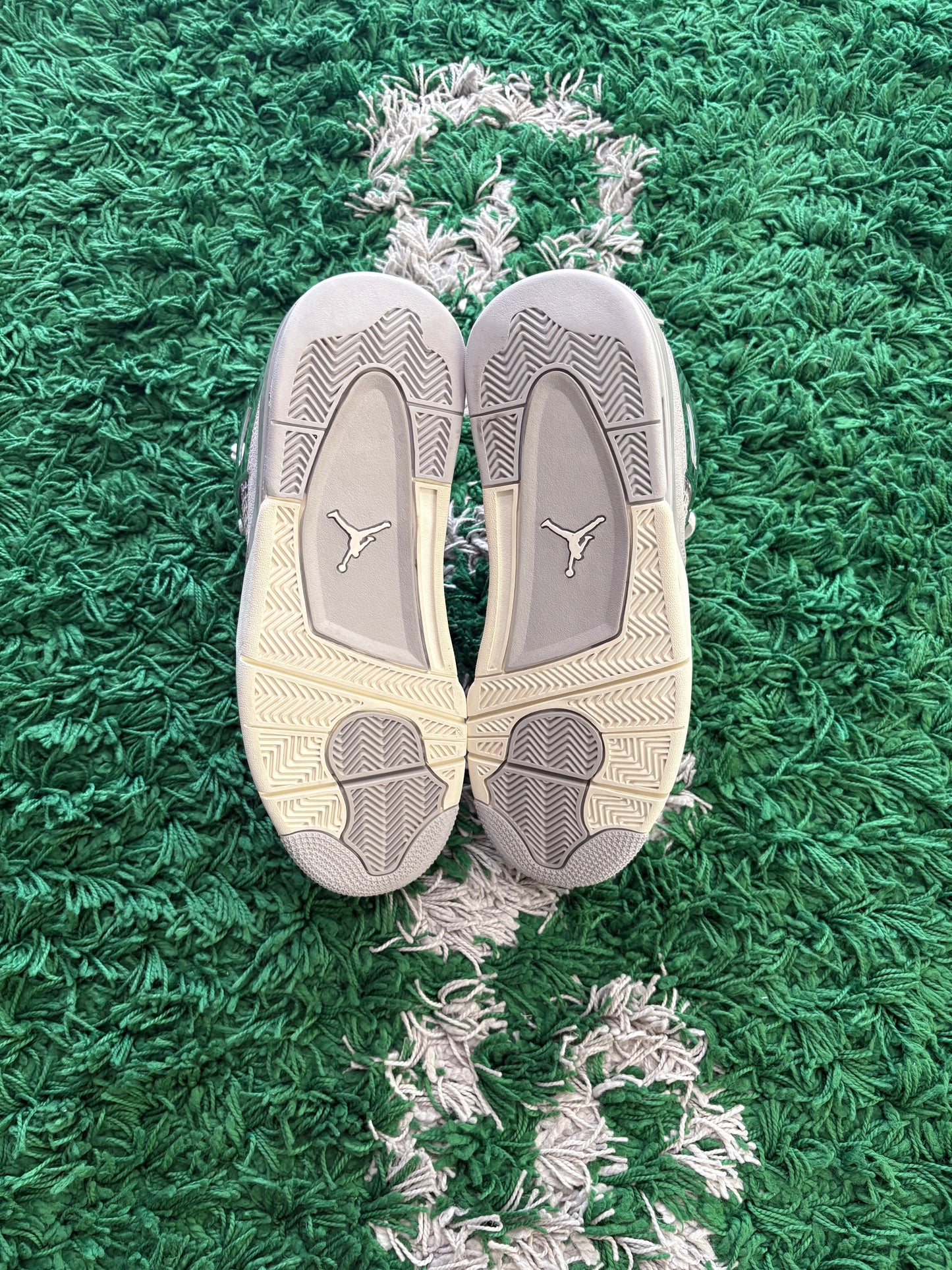 Jordan Retro 4 “Frozen Moments”