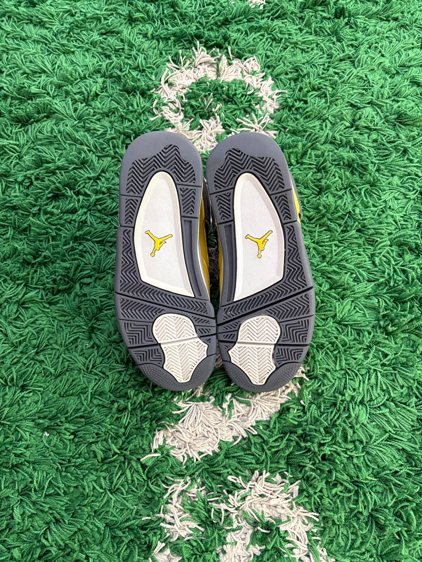 Jordan Retro 4 “Lightning”