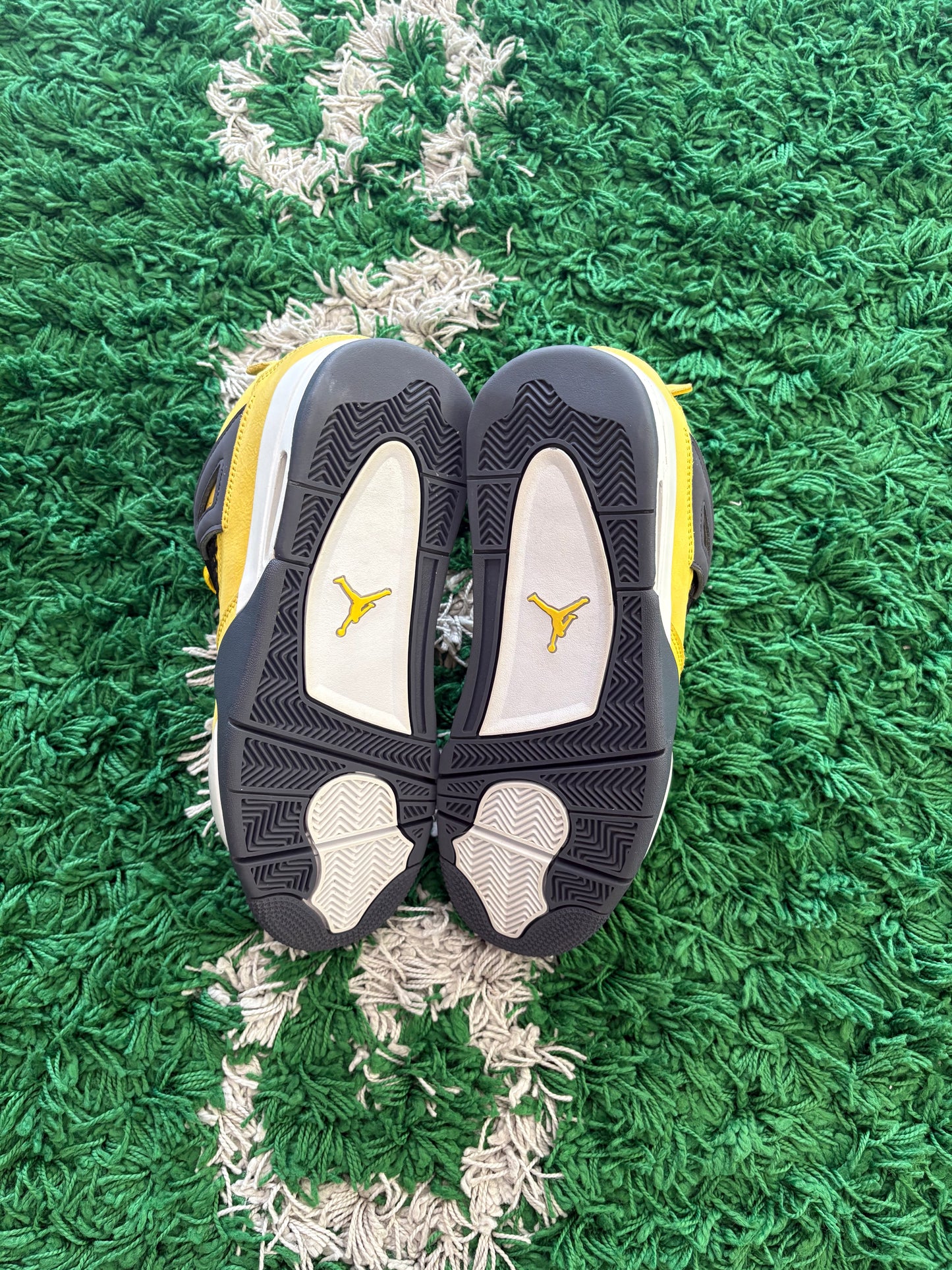 Jordan Retro 4 “Lightning”