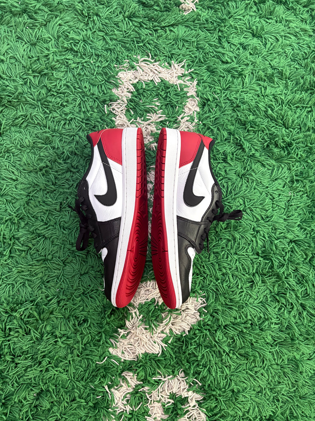 Jordan Retro 1 Low OG “Black Toe”