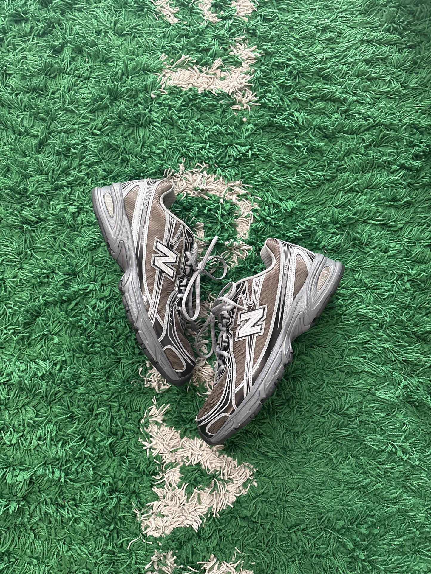 New Balance 740 “Castlerock”