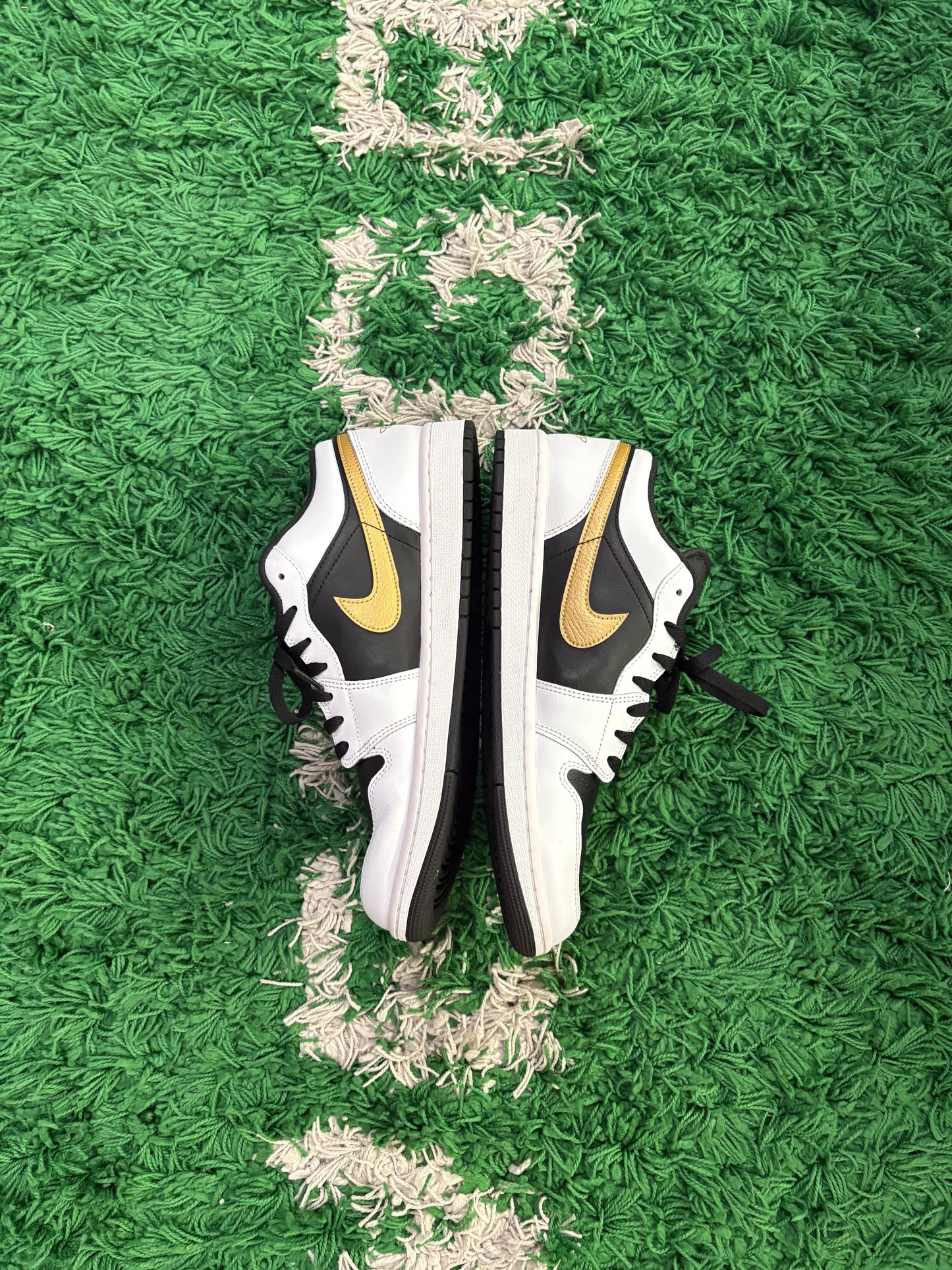 Jordan Retro 1 Low “Gold Swoosh”