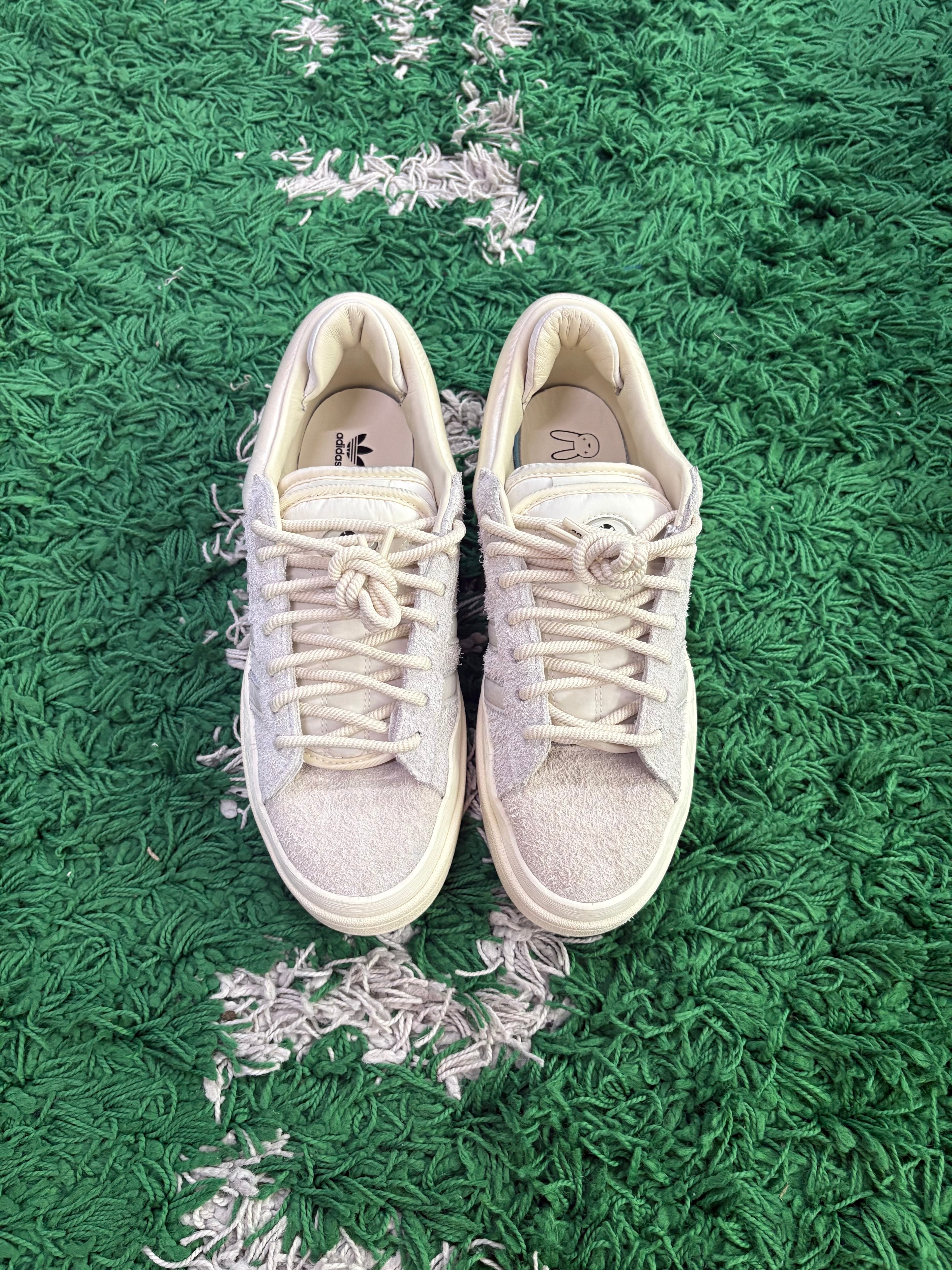 Bad Bunny campus “Light Cream”
