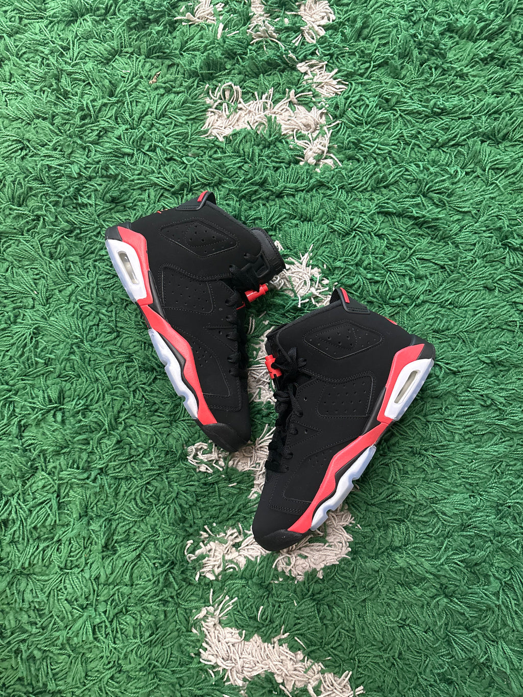 Jordan Retro 6 “Infrared Salesman”