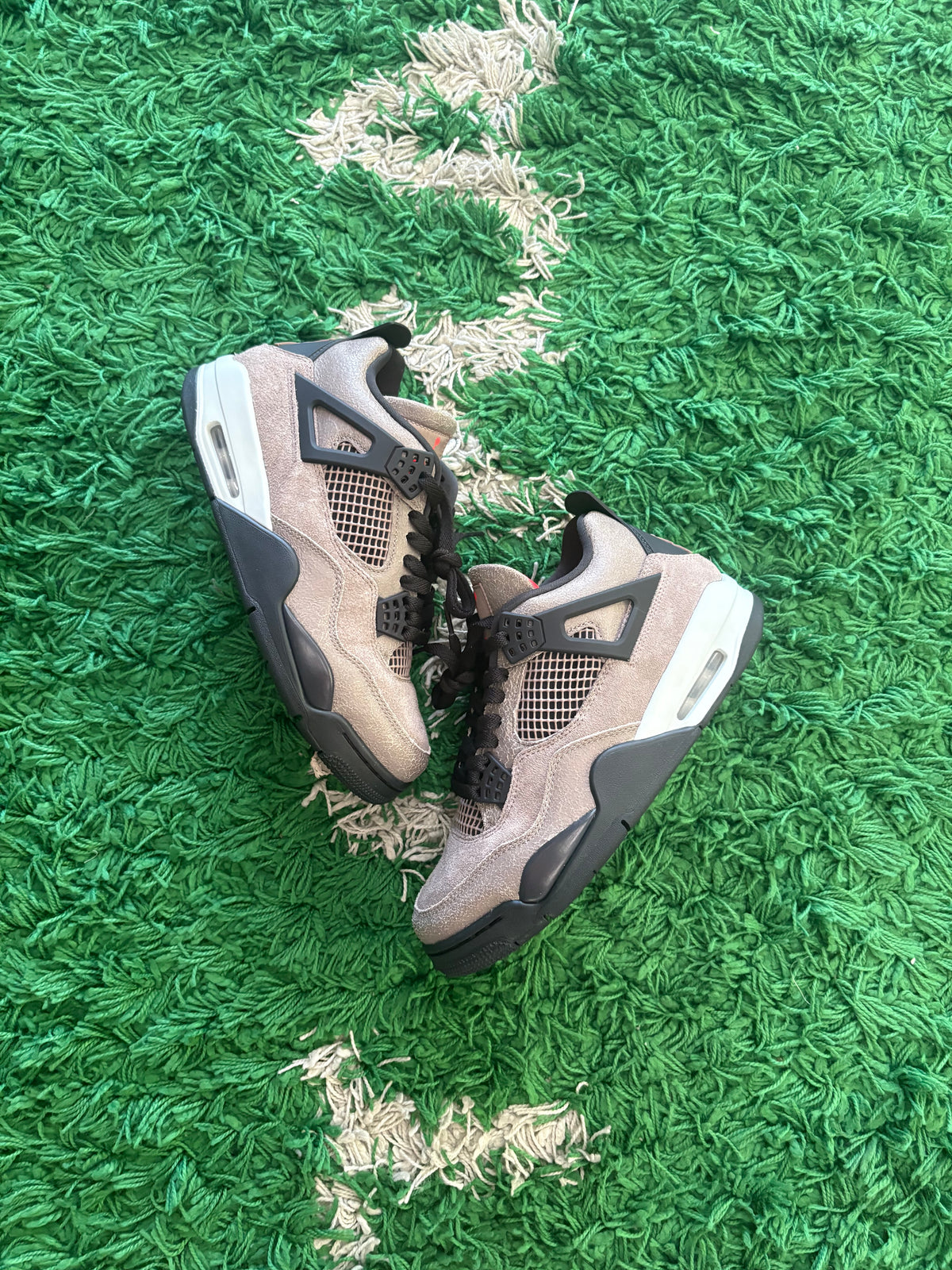 Jordan Retro 4 “Taupe Haze”