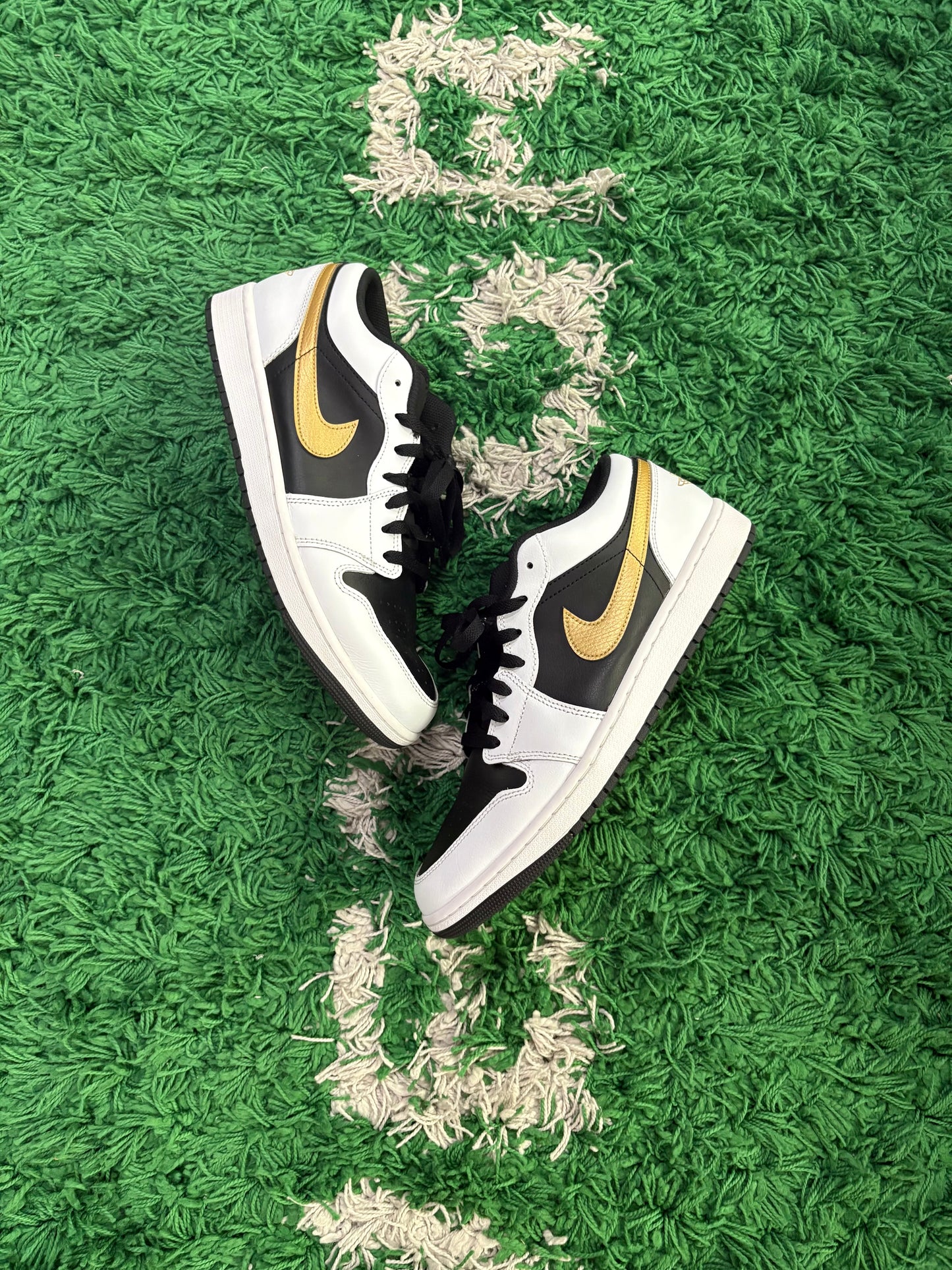 Jordan Retro 1 Low “Gold Swoosh”