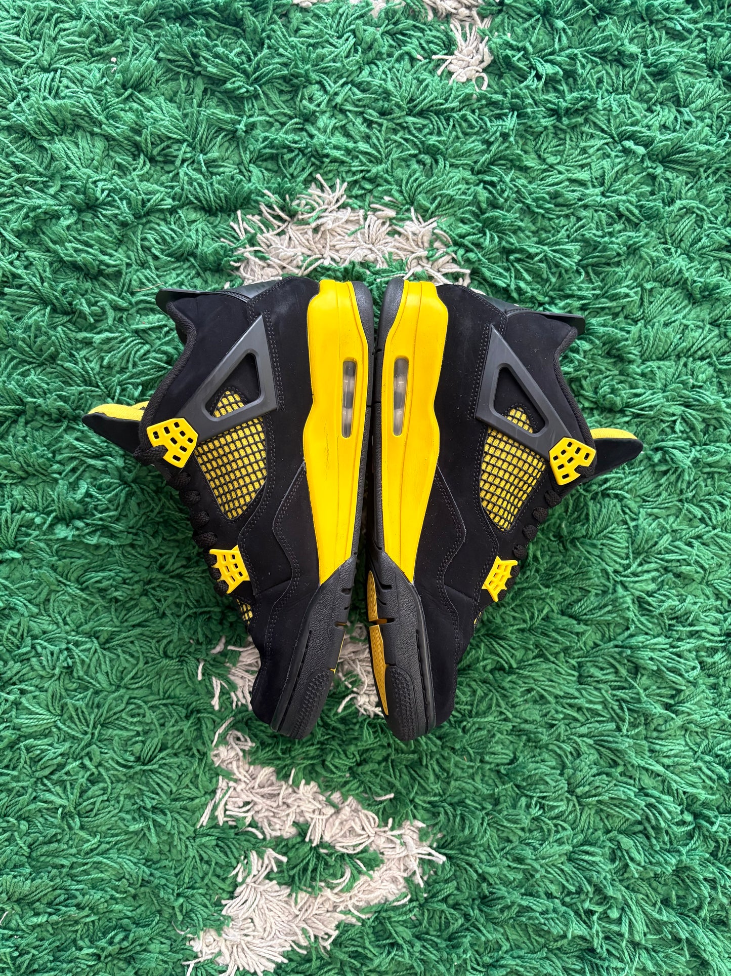 Jordan Retro 4 “Thunder”