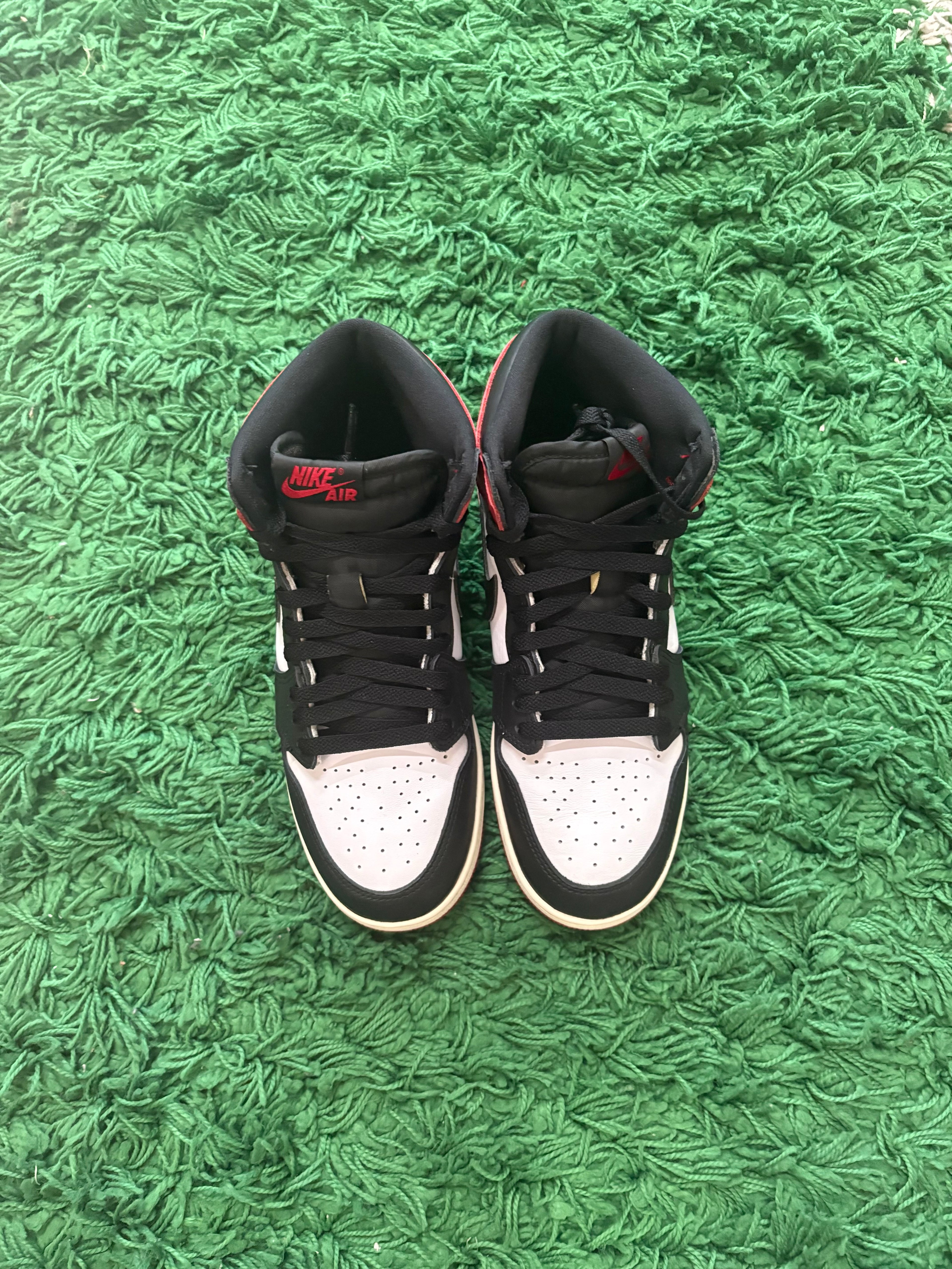 Jordan Retro 1 High OG “Black Toe”