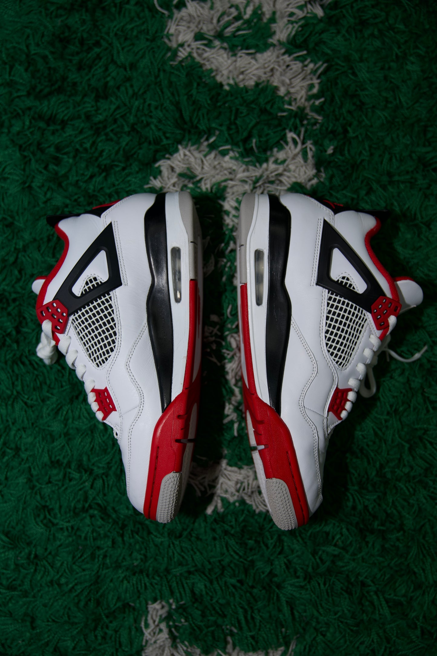 Jordan Retro 4 “Fire Red”