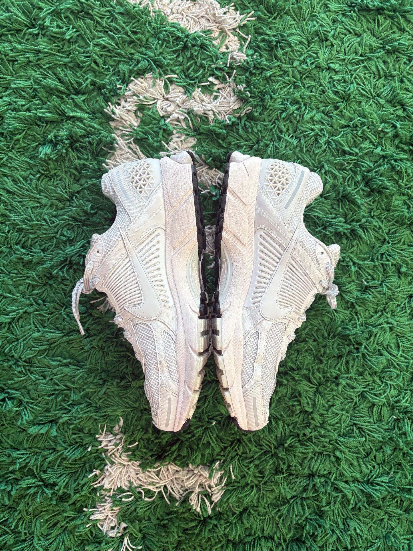 Nike Zoom Vomero “Vast Grey”