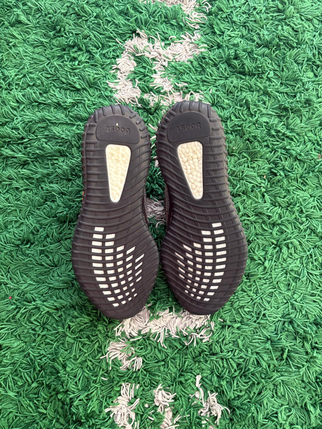 Adidas Yeezy Boost 350 V2 “Carbon Beluga”