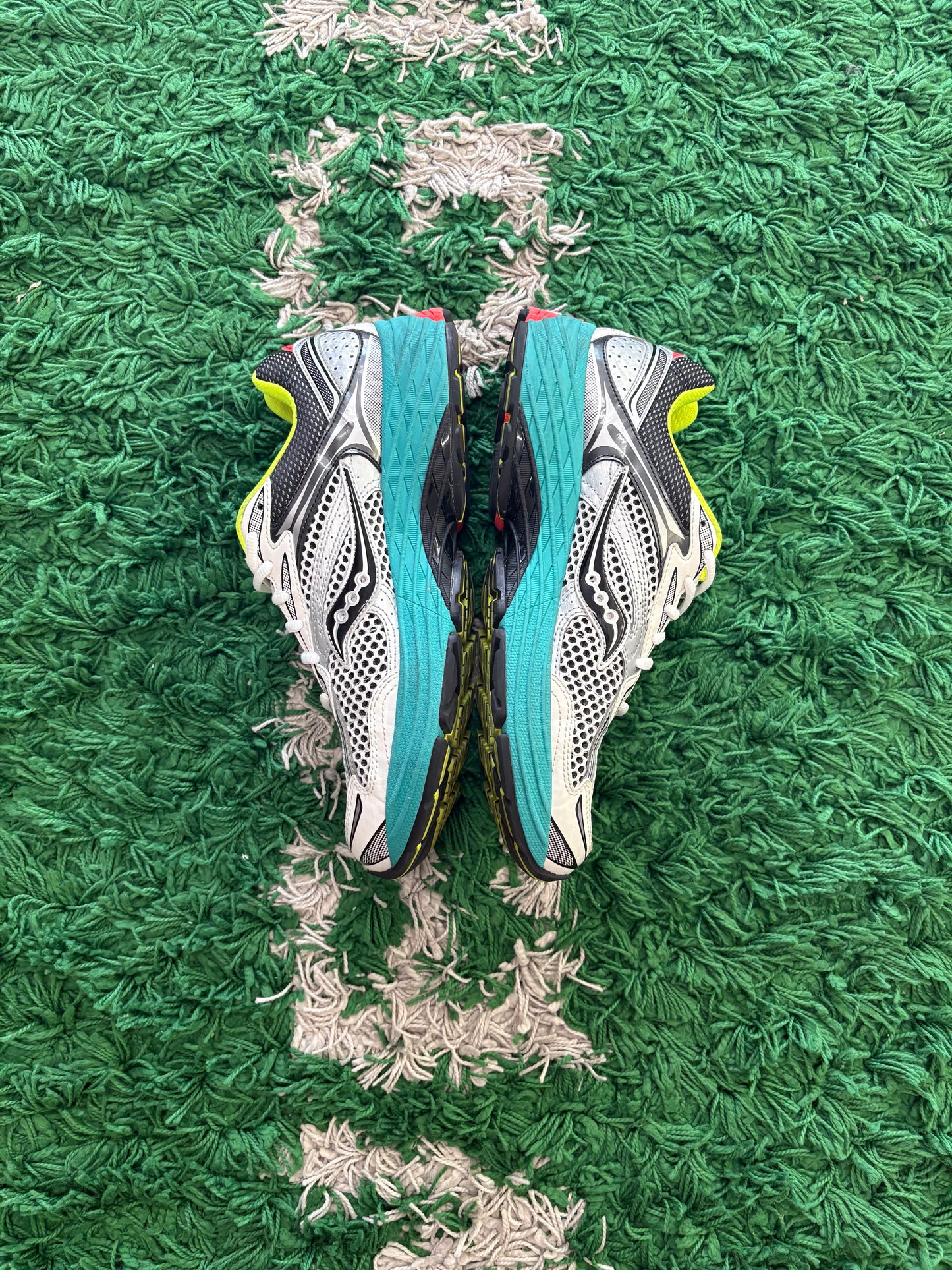 Saucony Progrid Omni 9 “Silver Mutant”
