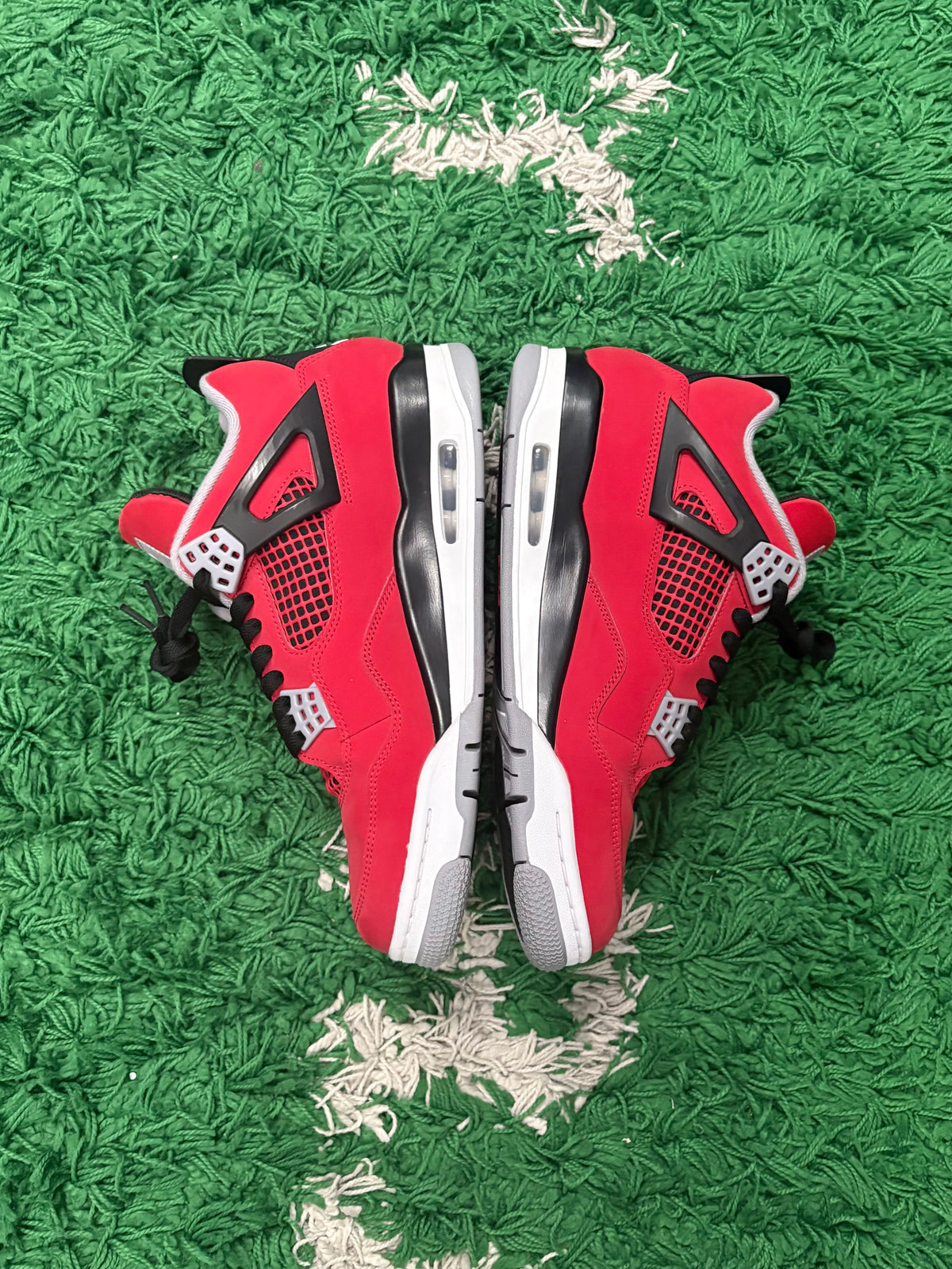 Jordan Retro 4 “Toro Bravo”