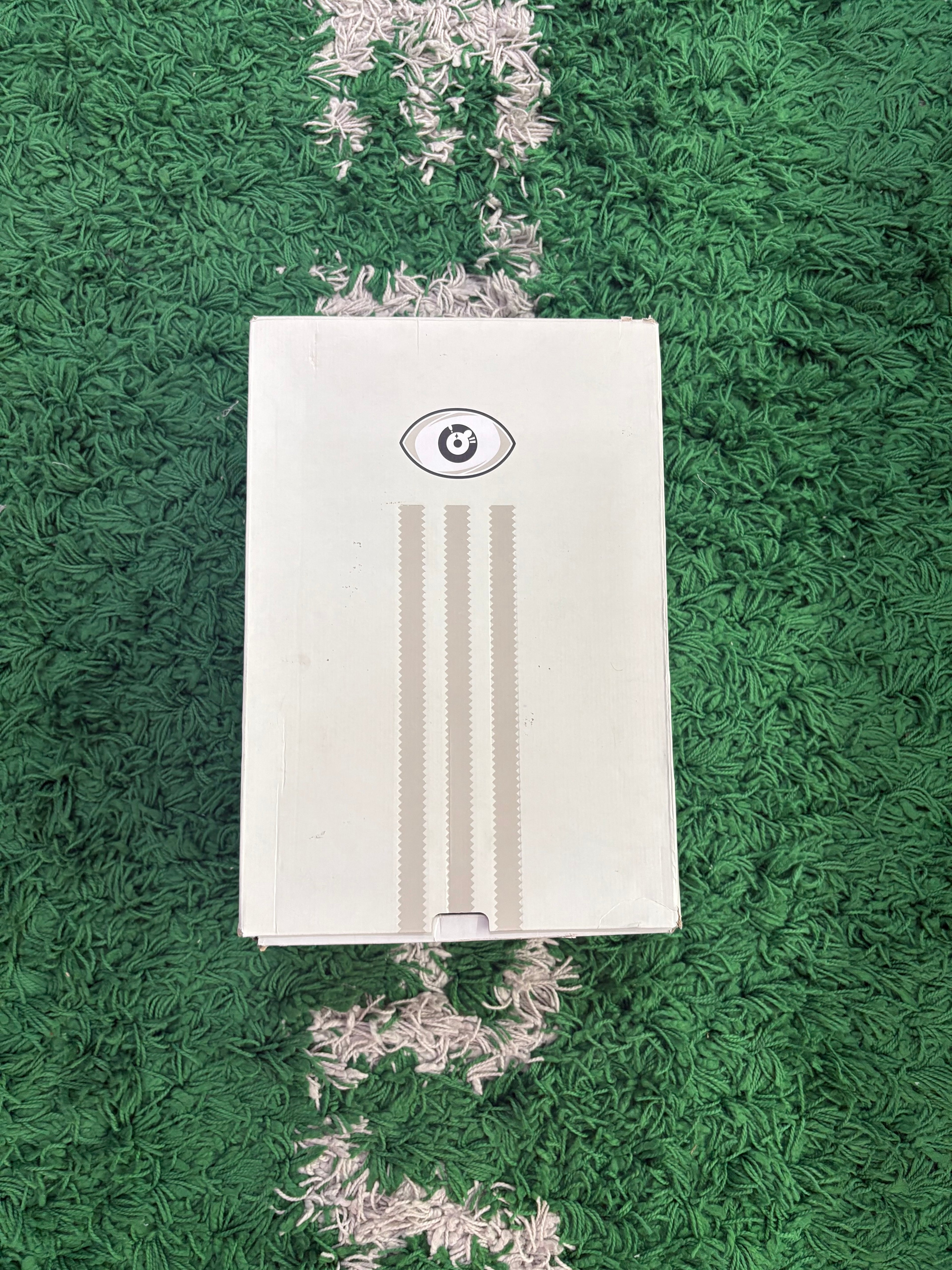 Bad Bunny campus “Light Cream”