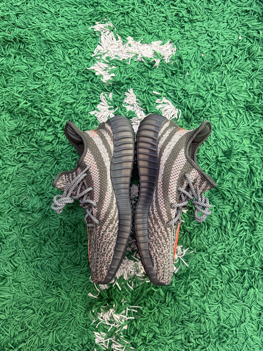 Adidas Yeezy Boost 350 V2 “Carbon Beluga”