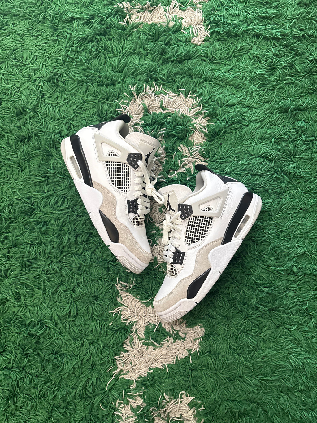 Jordan Retro 4 “Military Black”