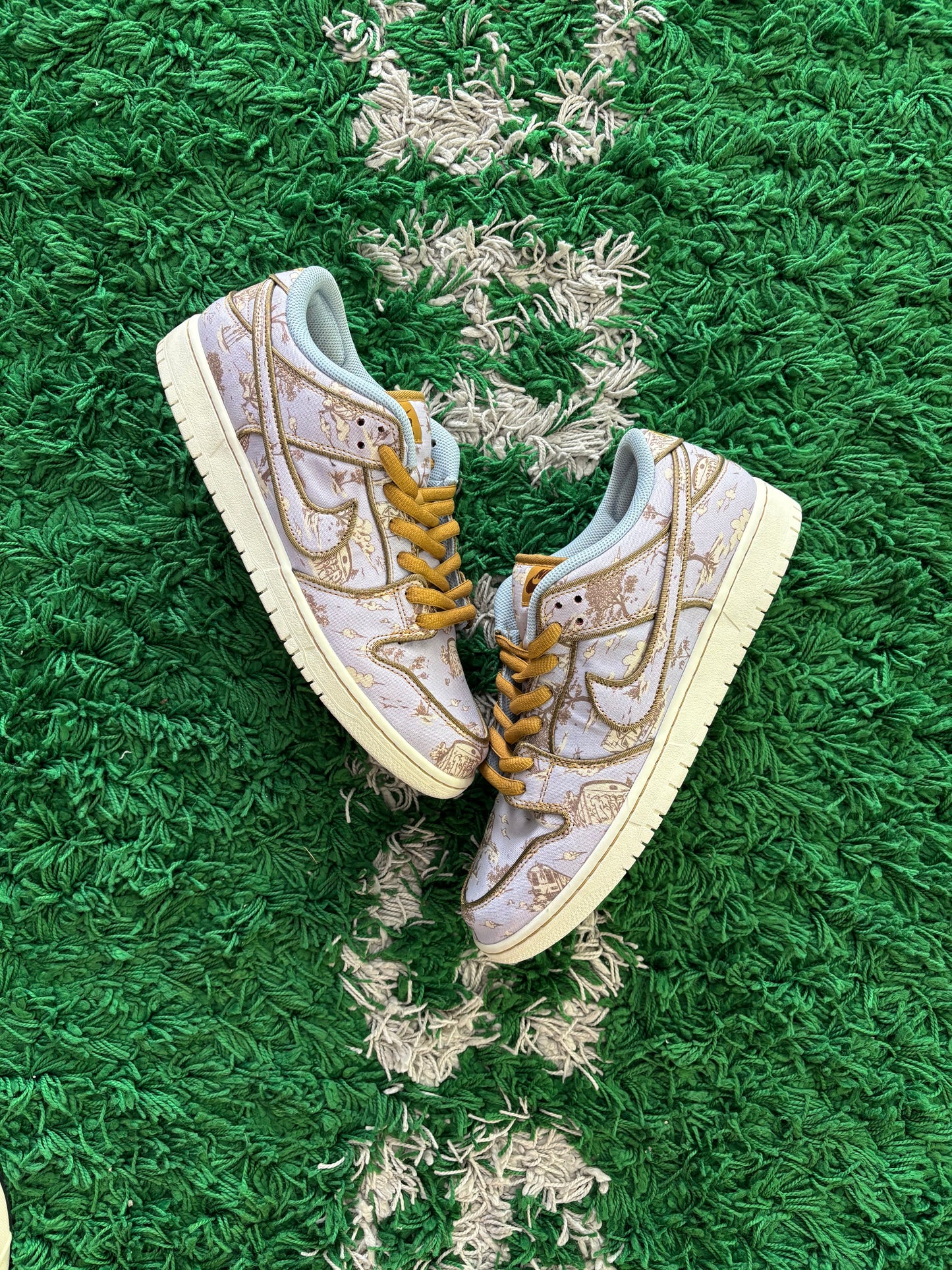 Nike SB Dunk Low “City of Style”