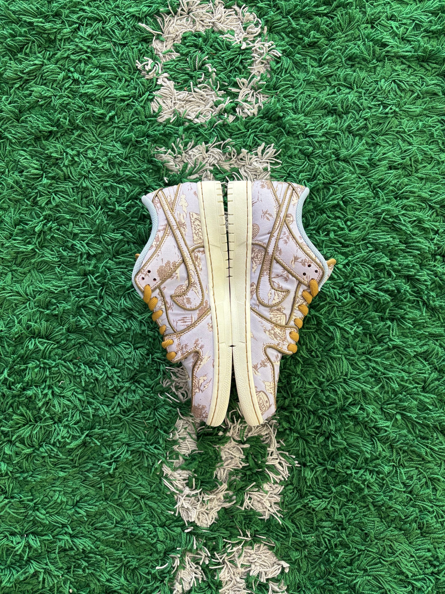 Nike SB Dunk Low “City of Style”