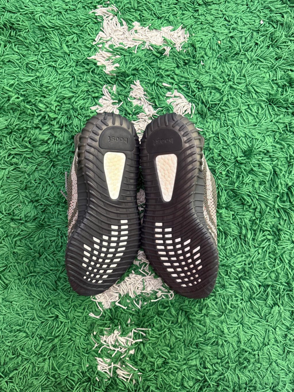 Adidas Yeezy Boost 350 V2 “Carbon Beluga”