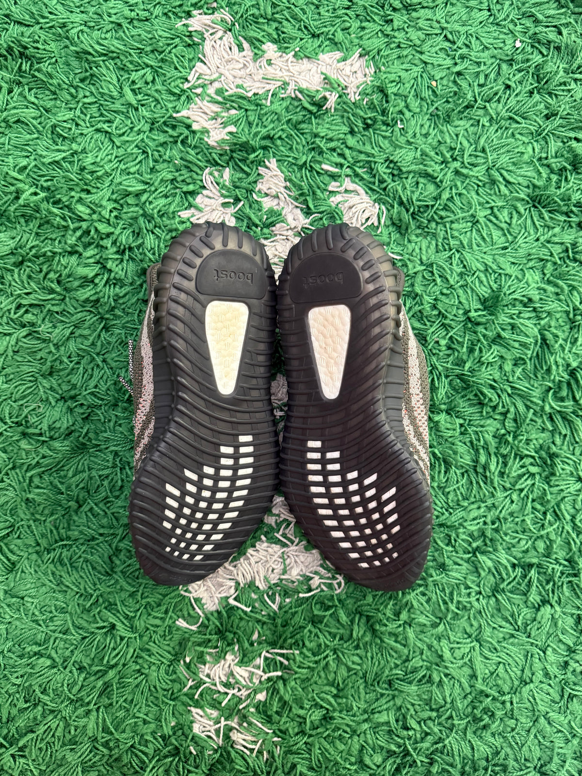 Adidas Yeezy Boost 350 V2 “Carbon Beluga”
