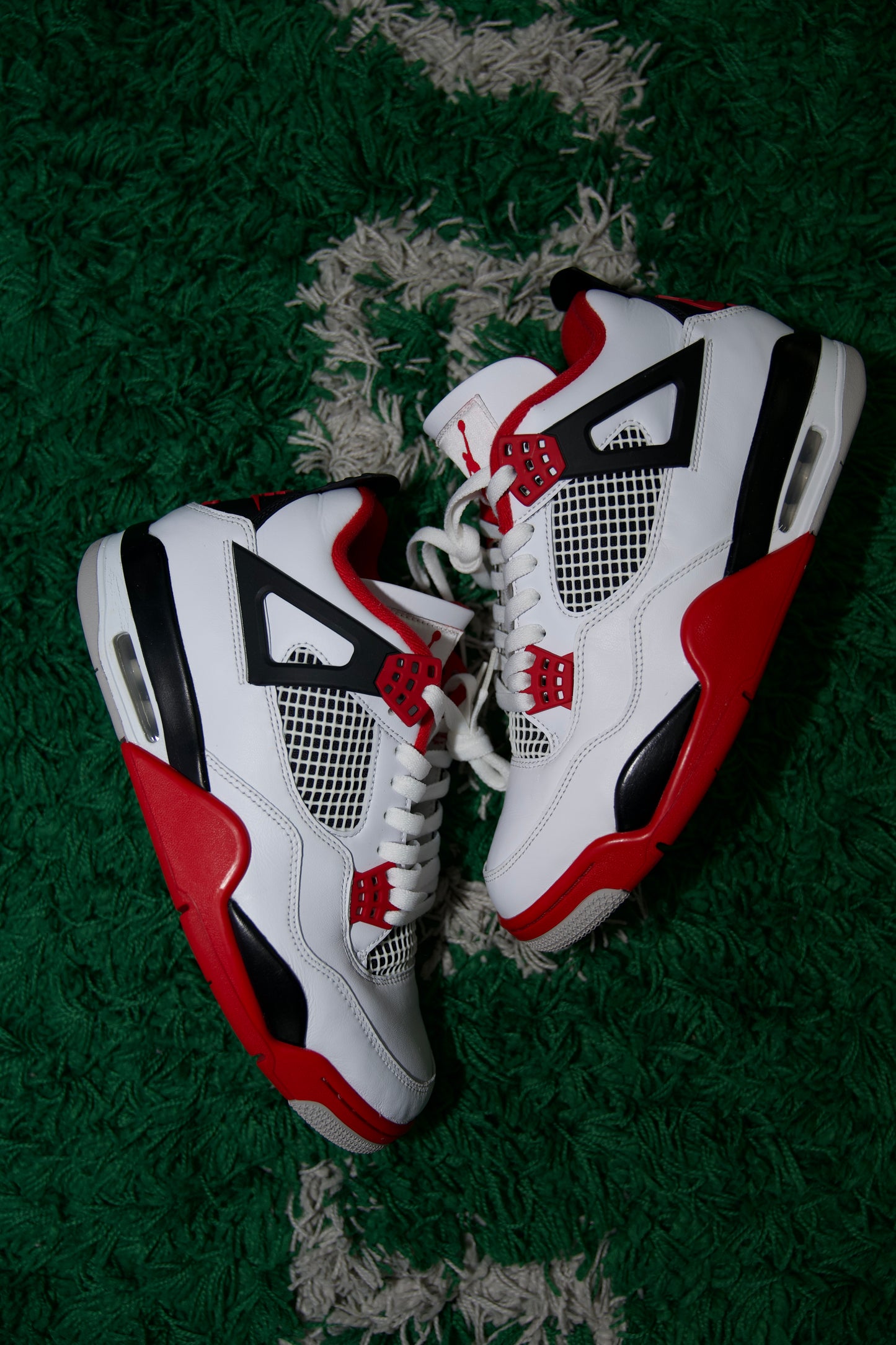 Jordan Retro 4 “Fire Red”