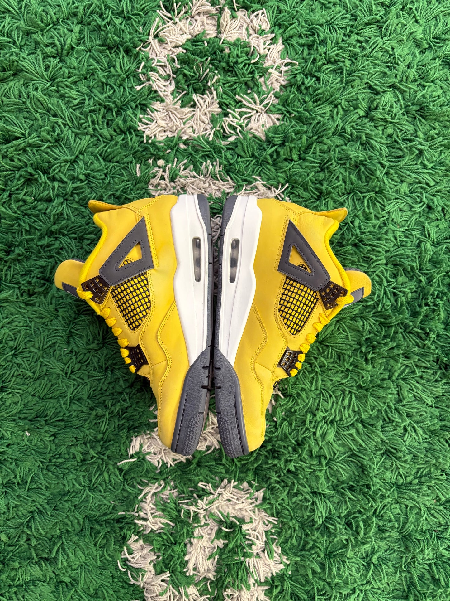 Jordan Retro 4 “Lightning”