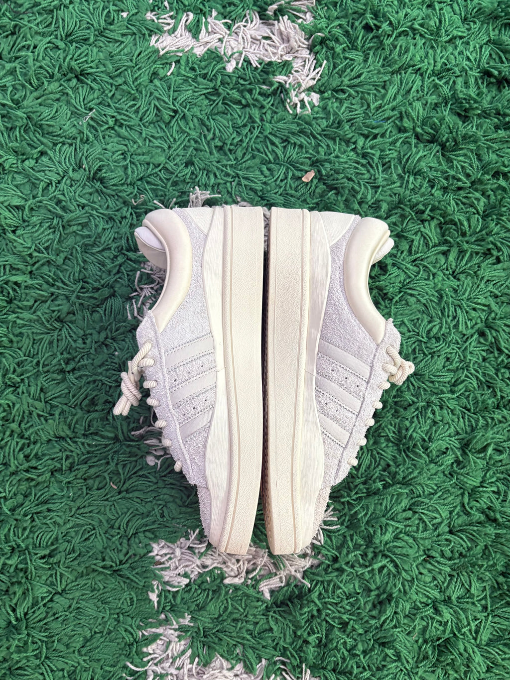 Bad Bunny campus “Light Cream”