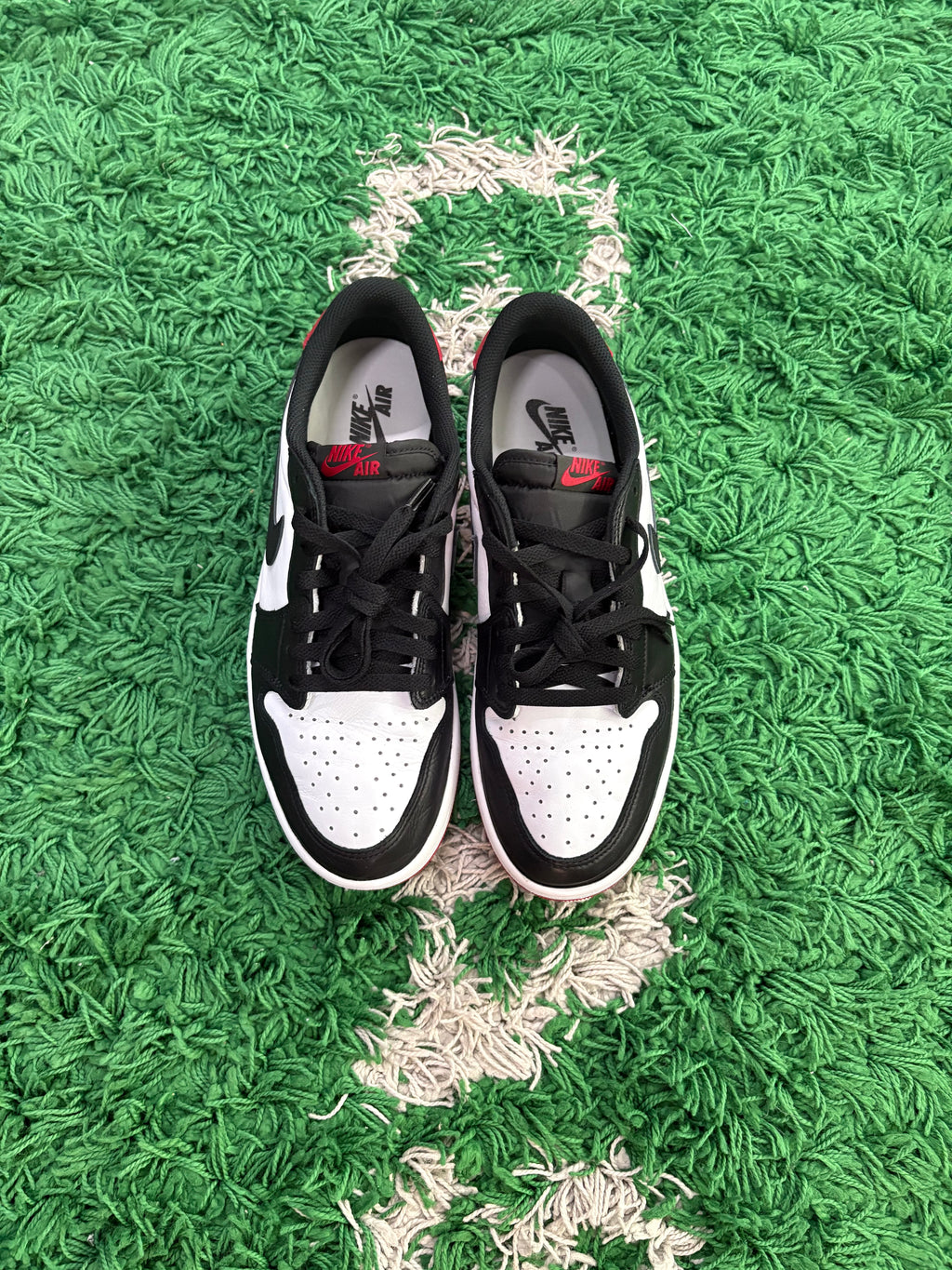 Jordan Retro 1 Low OG “Black Toe”