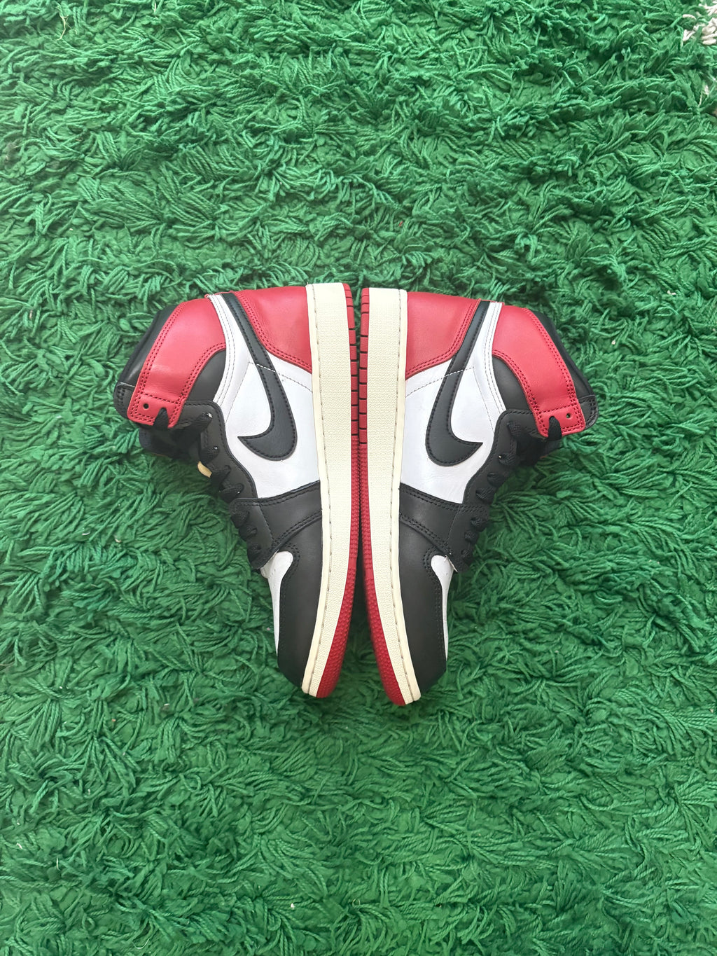 Jordan Retro 1 High OG “Black Toe”