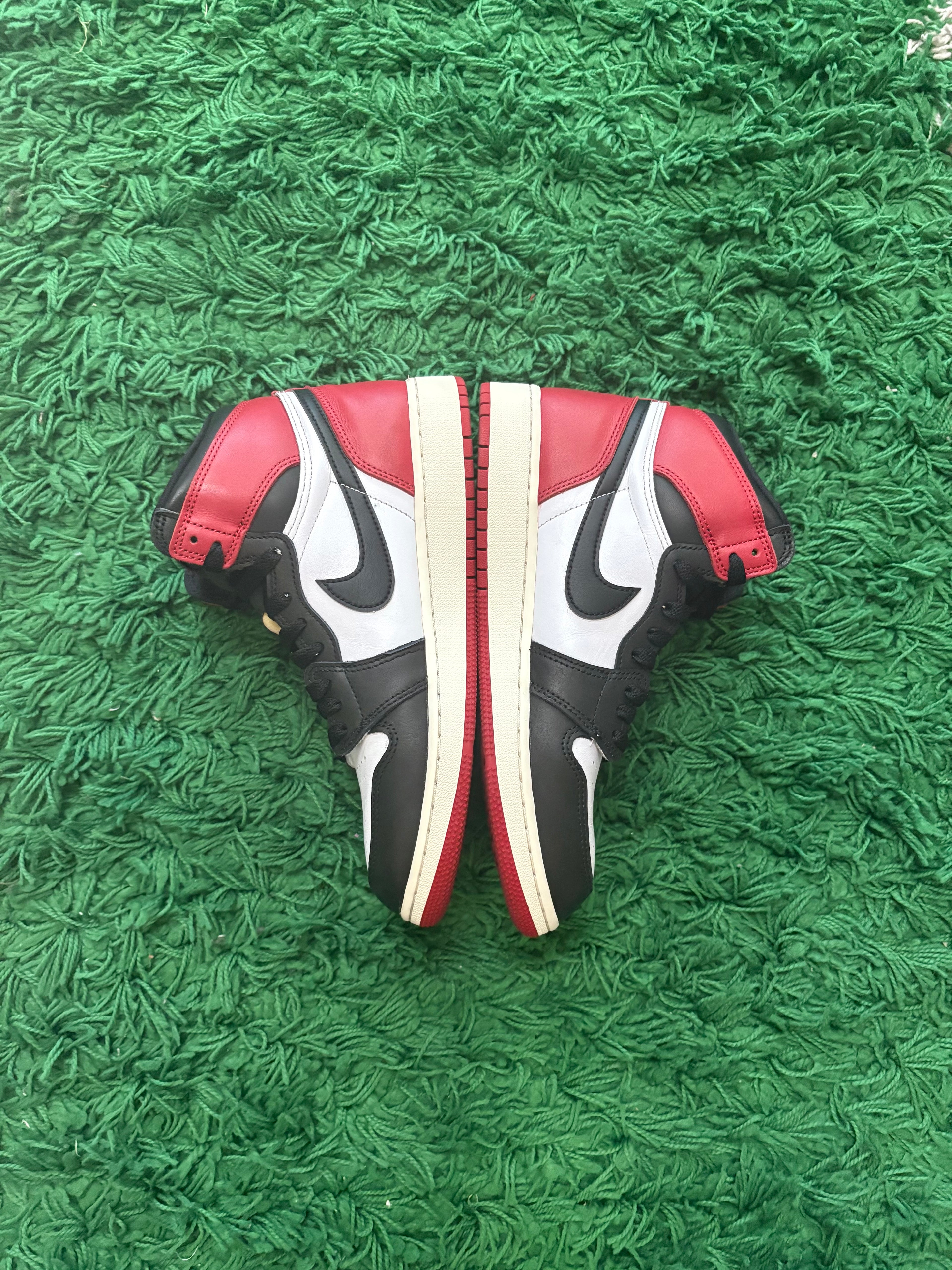 Jordan Retro 1 High OG “Black Toe”
