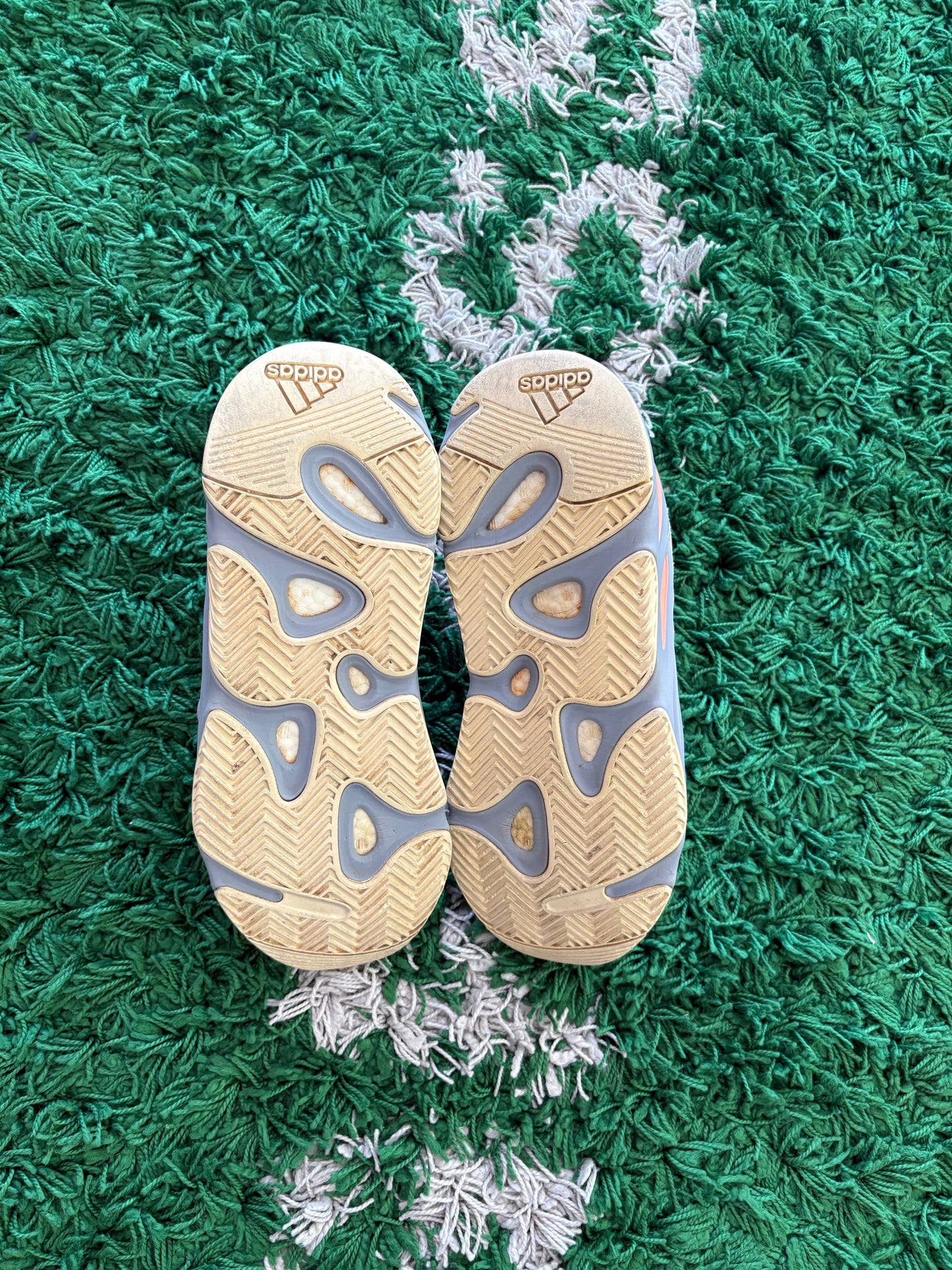 Yeezy 700 “Inertia”