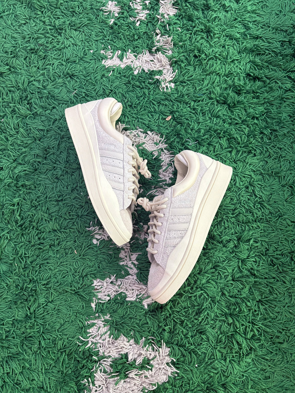 Bad Bunny campus “Light Cream”
