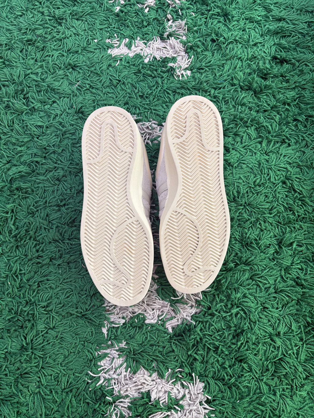 Bad Bunny campus “Light Cream”