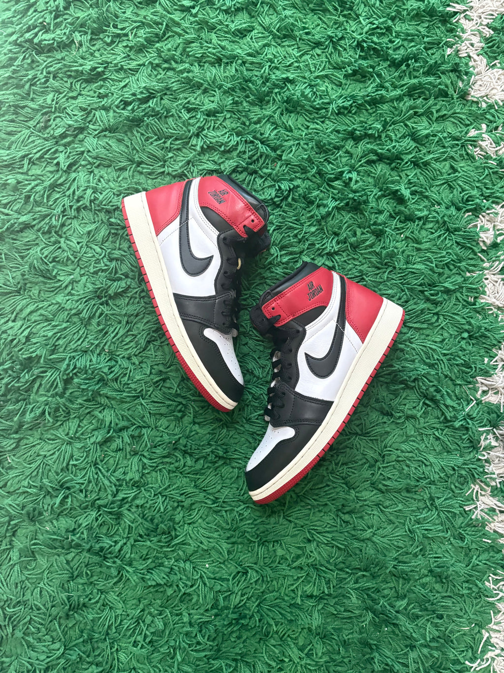 Jordan Retro 1 High OG “Black Toe”