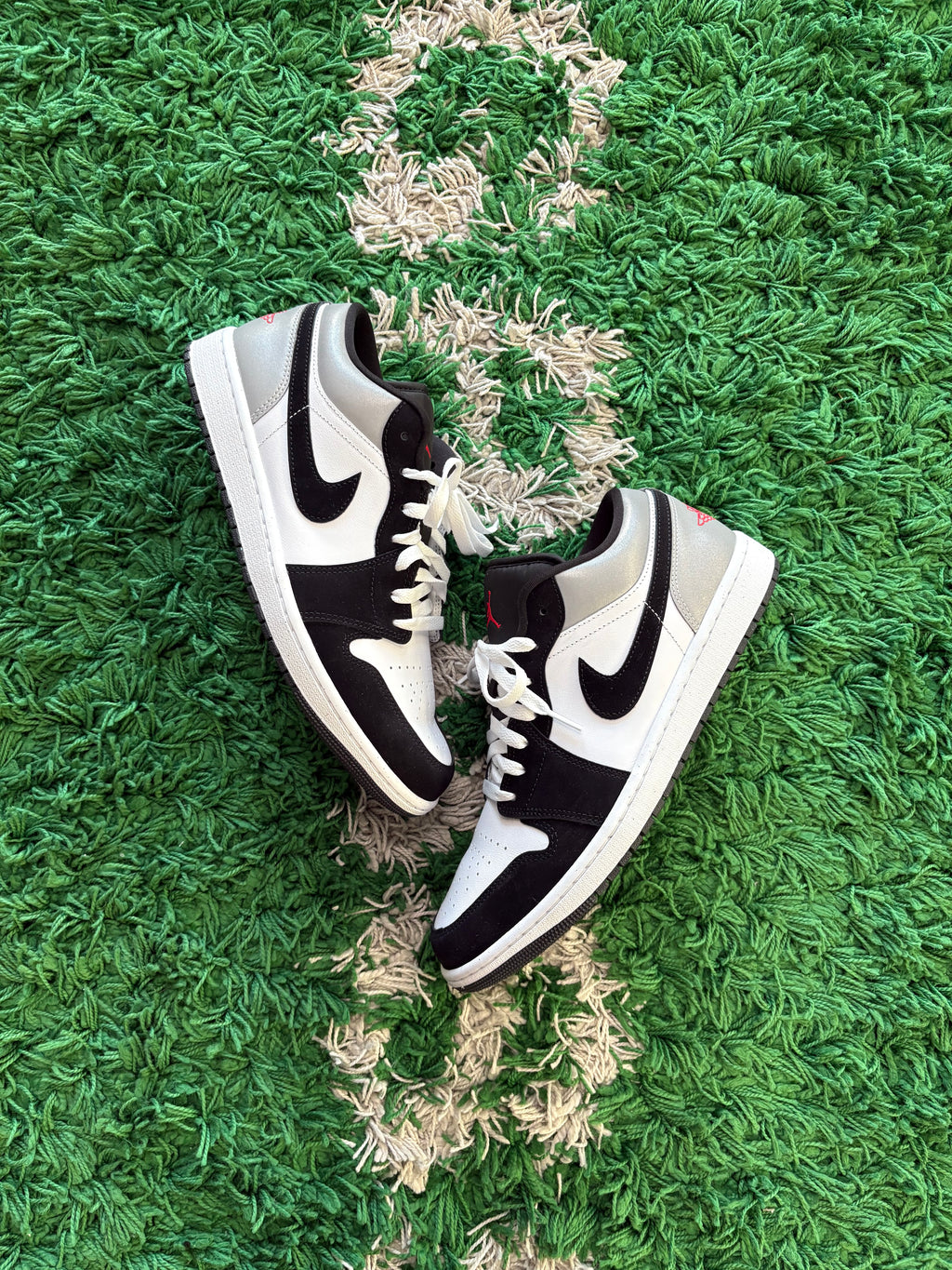 Jordan Retro 1 Low “White Black Matte Silver”